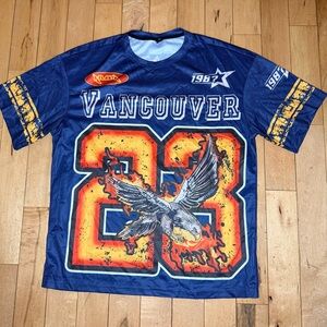 ROMWE Vancouver
Graphic Tee - Navy and Orange men sz